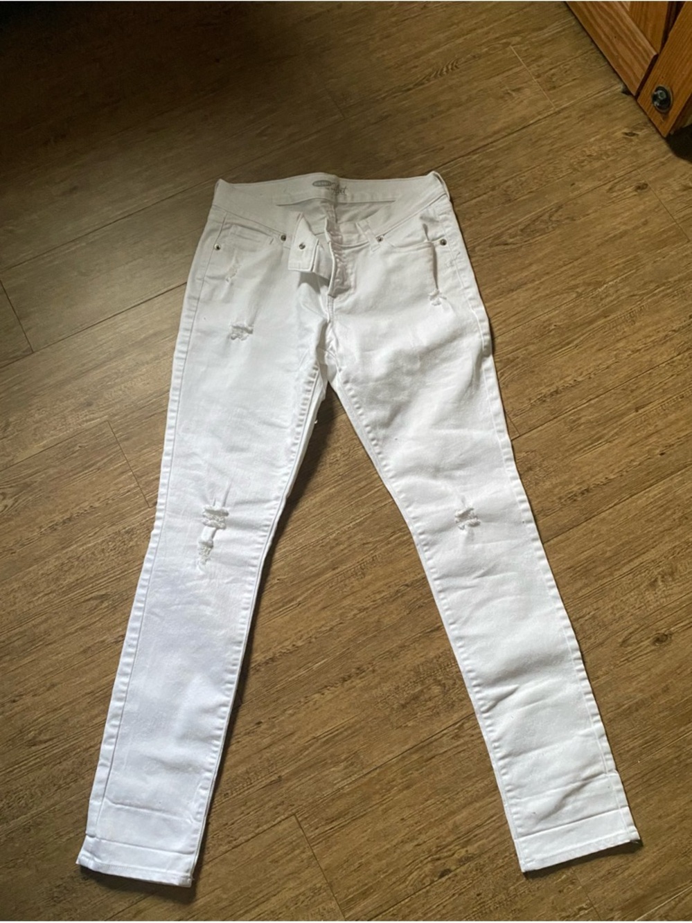 Old Navy The Flirt white jeans. Size 4 Regular.